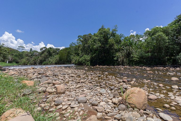 Chácara Piscina e RIO no fundo a 60km de Curitiba