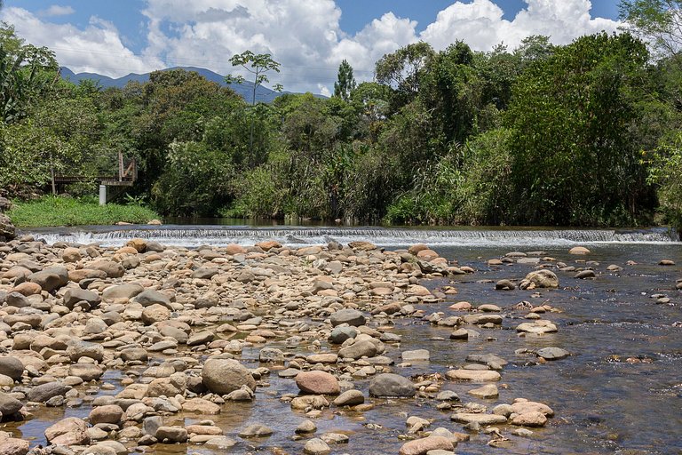 Chácara Piscina e RIO no fundo a 60km de Curitiba