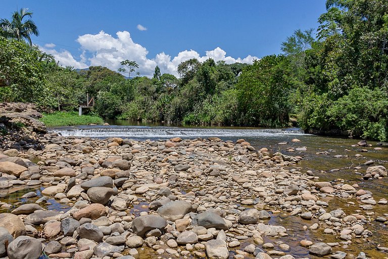 Chácara Piscina e RIO no fundo a 60km de Curitiba