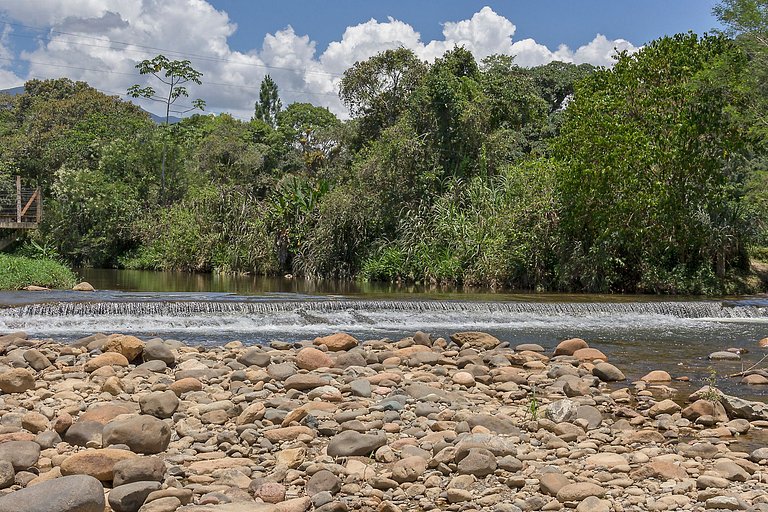 Chácara Piscina e RIO no fundo a 60km de Curitiba