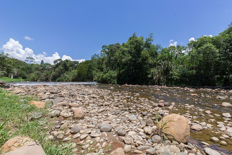 Chácara Piscina e RIO no fundo a 60km de Curitiba