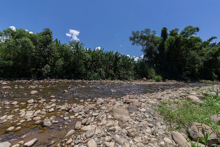 Chácara Piscina e RIO no fundo a 60km de Curitiba