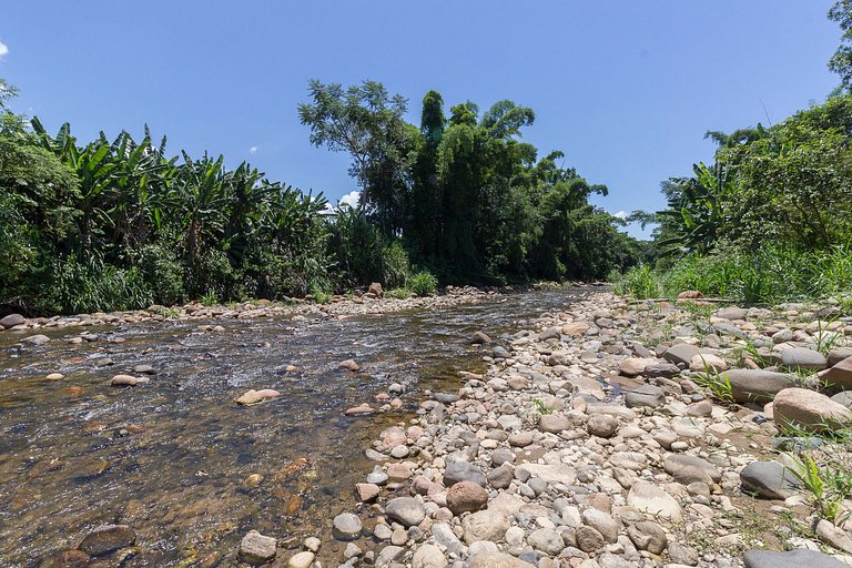 Chácara Piscina e RIO no fundo a 60km de Curitiba