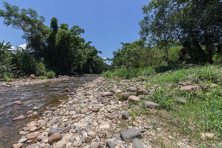 Chácara Piscina e RIO no fundo a 60km de Curitiba
