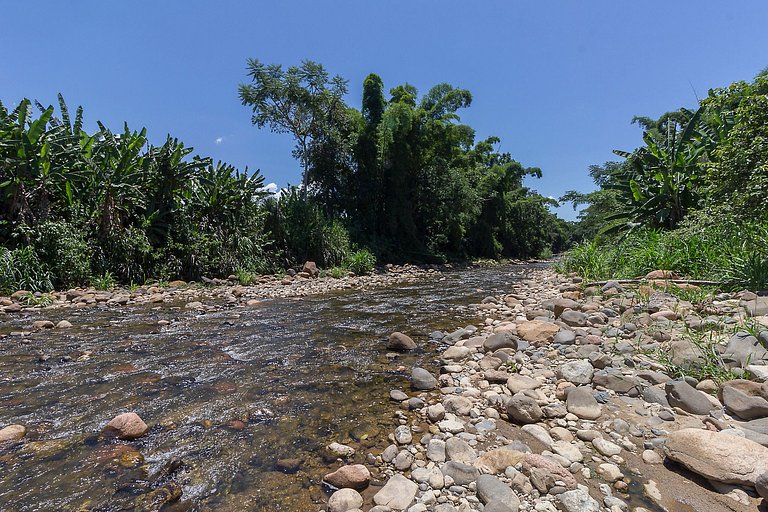Chácara Piscina e RIO no fundo a 60km de Curitiba