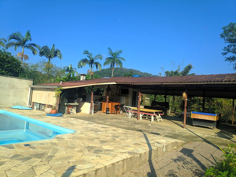Chácara Piscina e RIO no fundo a 60km de Curitiba