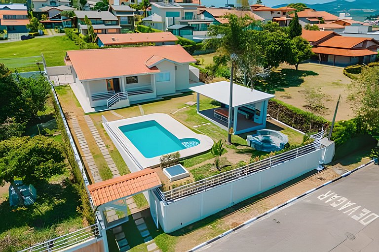 Casa Sol da Montanha, 65 km de SP, condomínio.