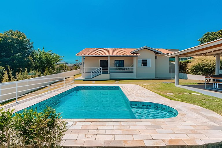 Casa Sol da Montanha, 65 km de SP, condomínio.