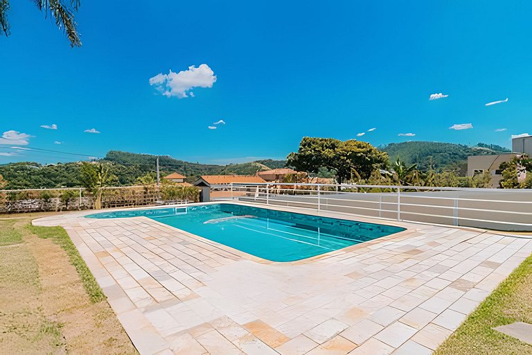 Casa Sol da Montanha, 65 km de SP, condomínio.