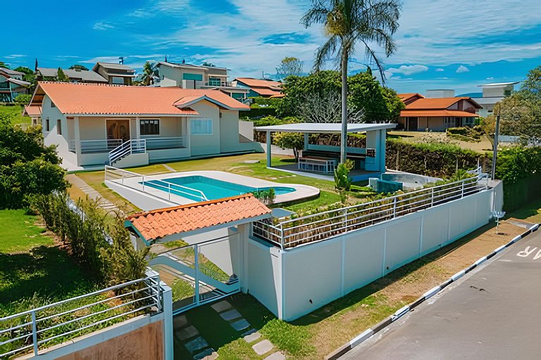 Casa Sol da Montanha, 65 km de SP, condomínio.