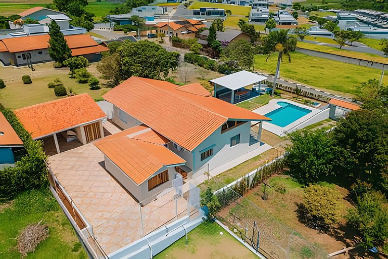 Casa Sol da Montanha, 65 km de SP, condomínio.