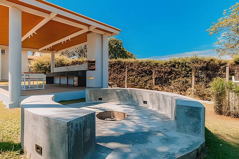 Casa Sol da Montanha, 65 km de SP, condomínio.