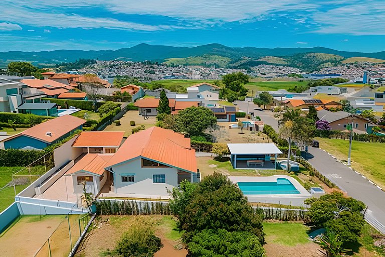 Casa Sol da Montanha, 65 km de SP, condomínio.