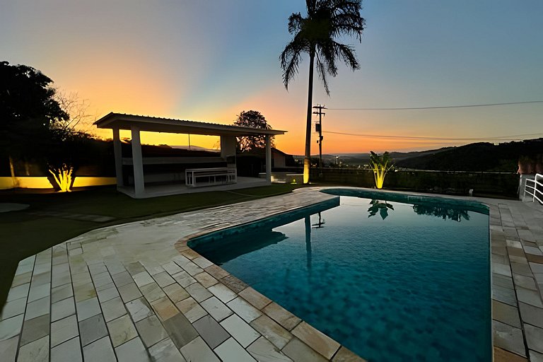 Casa Sol da Montanha, 65 km de SP, condomínio.