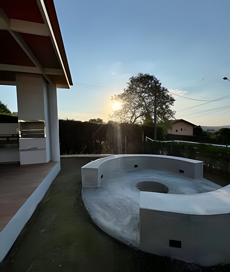 Casa Sol da Montanha, 65 km de SP, condomínio.