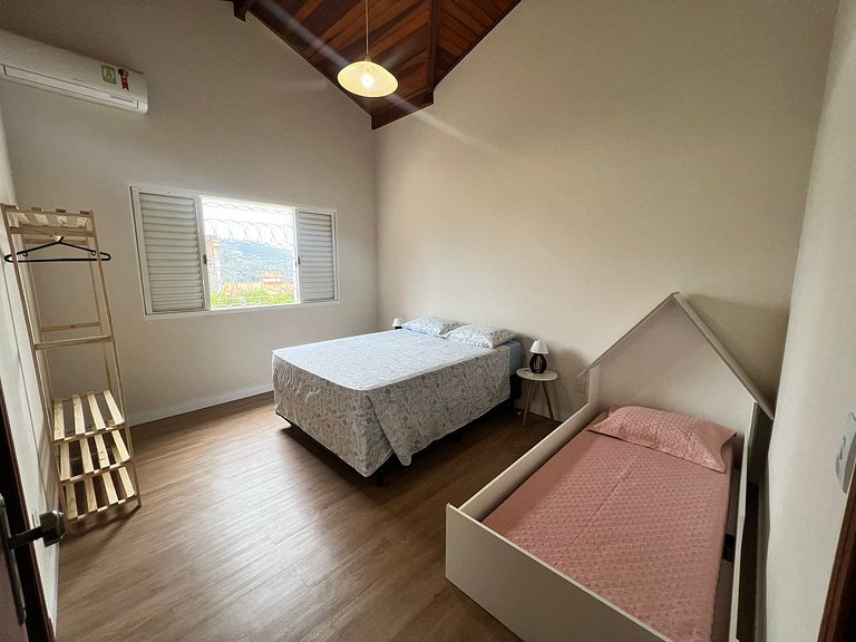 Casa Sol da Montanha, 65 km de SP, condomínio.