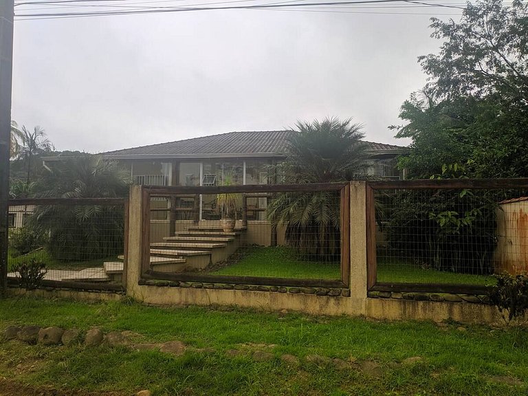 Recanto do Sossego!Com PISCINA grande e Playground