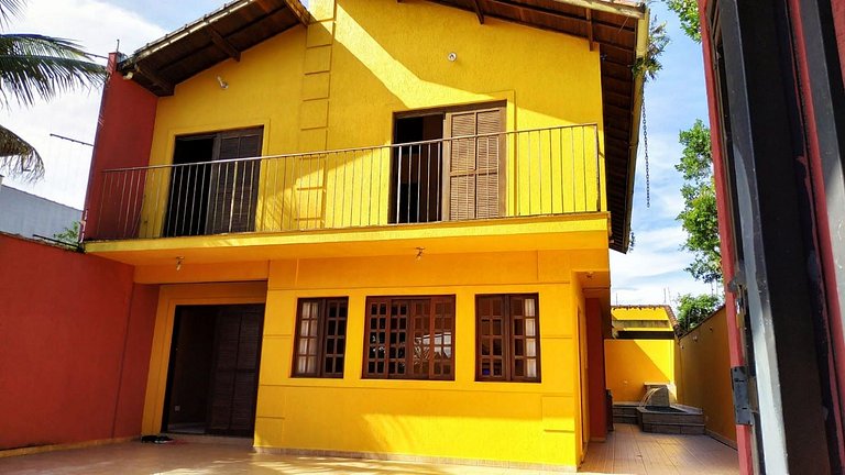 Casa Ampla a 900m da Praia Gaivota com Piscina, Churrasqueir