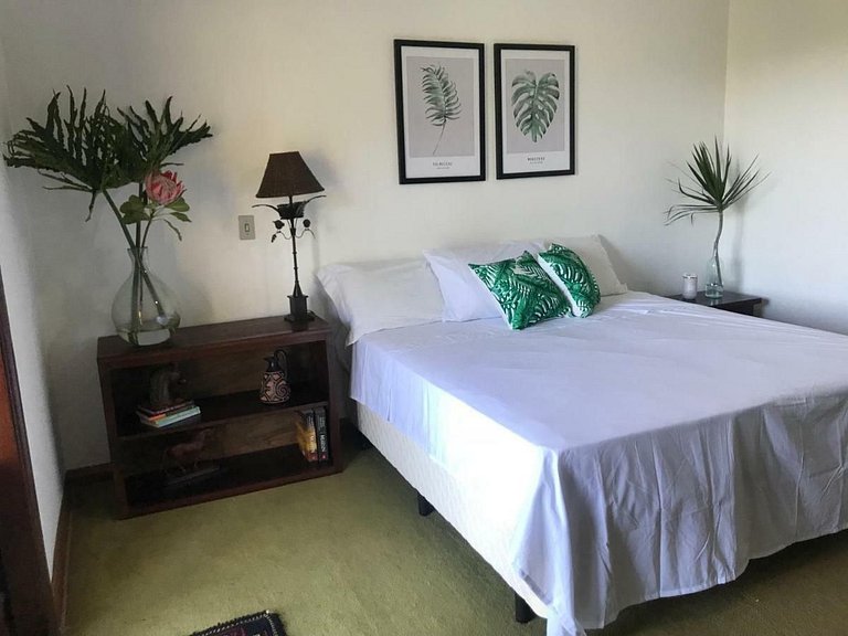 Casarão com Piscina: Paz e Conexão com a Natureza