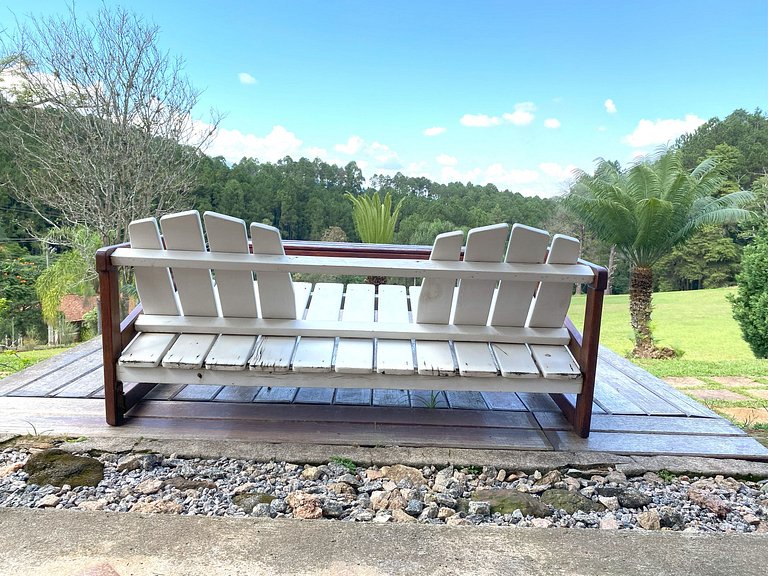 Casarão com Piscina: Paz e Conexão com a Natureza