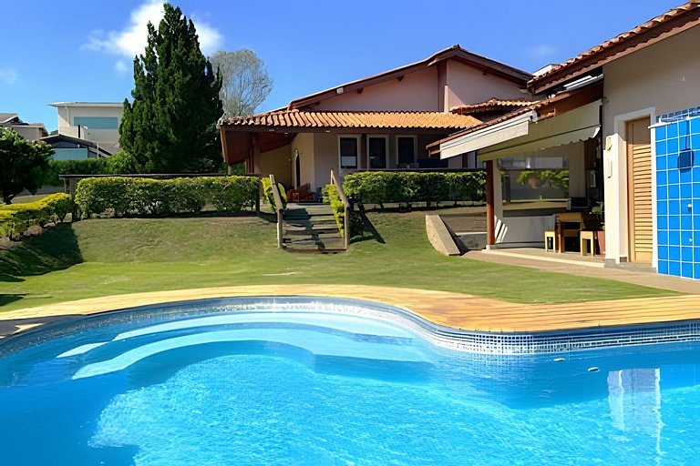 Piscina, Churrasqueira e Lareira em cond, 1h de SP