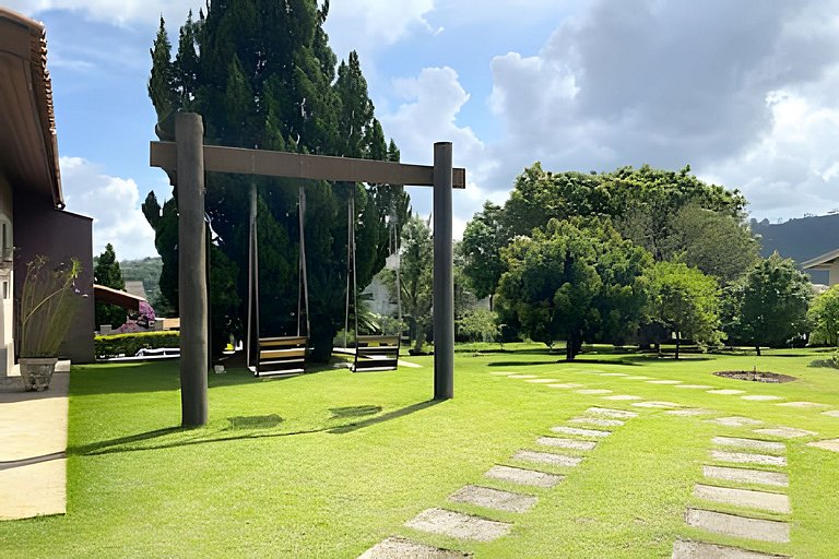 Piscina, Churrasqueira e Lareira em cond, 1h de SP