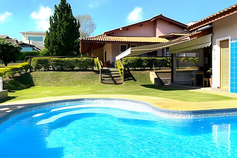 Piscina, Churrasqueira e Lareira em cond, 1h de SP