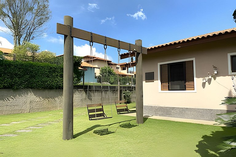 Piscina, Churrasqueira e Lareira em cond, 1h de SP