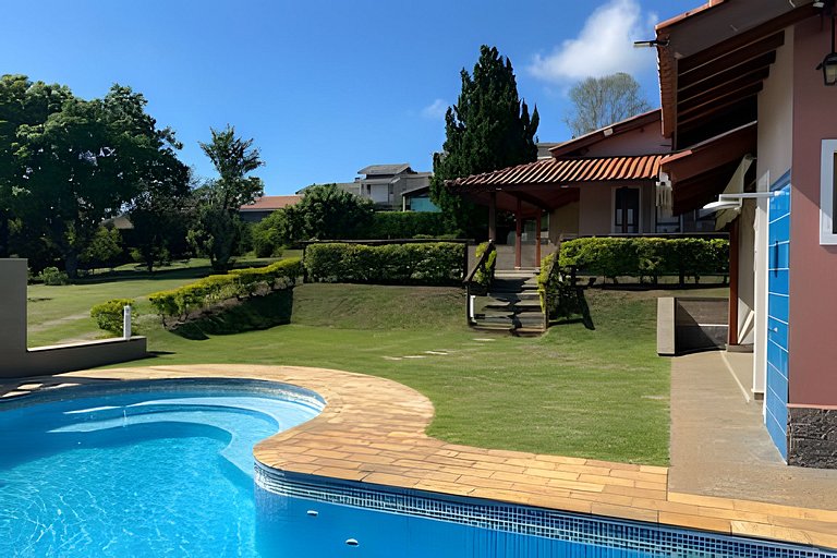 Piscina, Churrasqueira e Lareira em cond, 1h de SP
