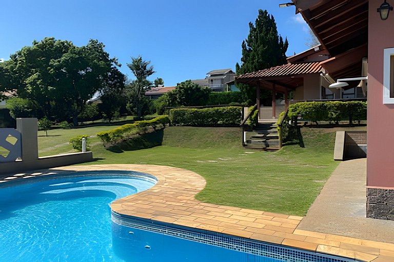 Piscina, Churrasqueira e Lareira em cond, 1h de SP