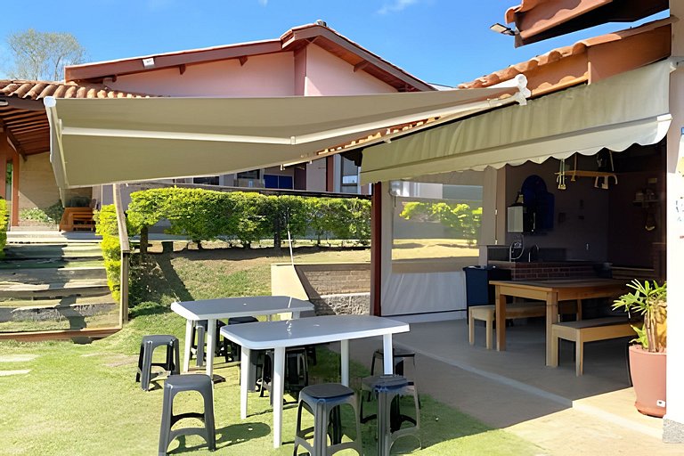 Piscina, Churrasqueira e Lareira em cond, 1h de SP