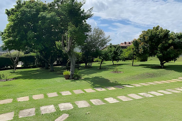 Piscina, Churrasqueira e Lareira em cond, 1h de SP