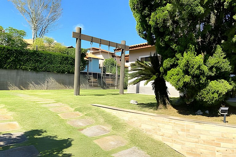 Piscina, Churrasqueira e Lareira em cond, 1h de SP