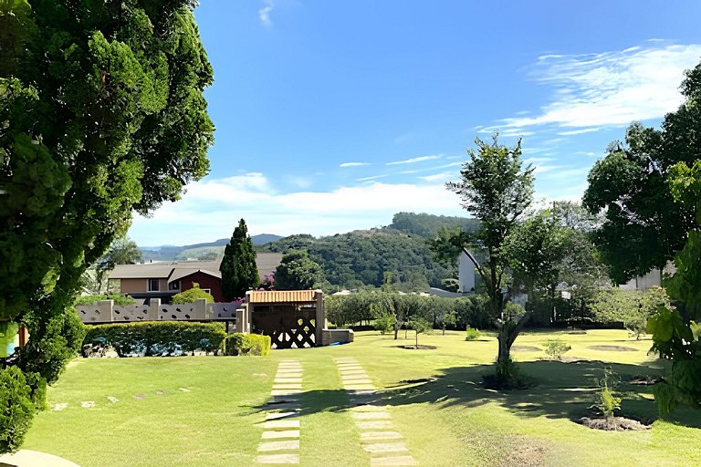 Piscina, Churrasqueira e Lareira em cond, 1h de SP