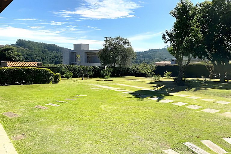 Piscina, Churrasqueira e Lareira em cond, 1h de SP