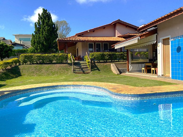 Piscina, Churrasqueira e Lareira em cond, 1h de SP