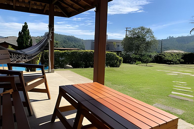 Piscina, Churrasqueira e Lareira em cond, 1h de SP