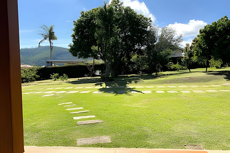 Piscina, Churrasqueira e Lareira em cond, 1h de SP