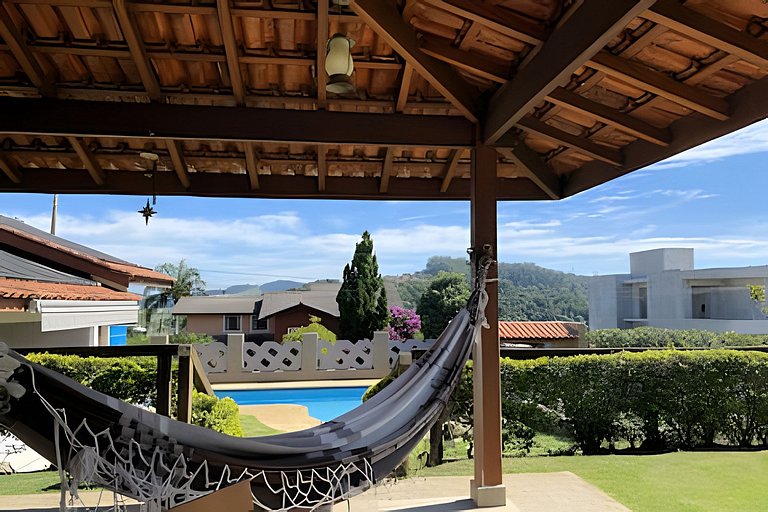 Piscina, Churrasqueira e Lareira em cond, 1h de SP