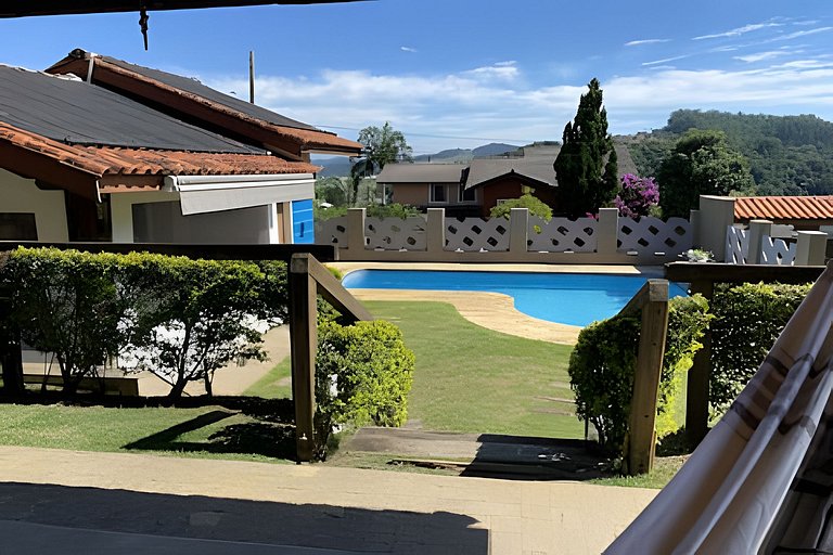 Piscina, Churrasqueira e Lareira em cond, 1h de SP