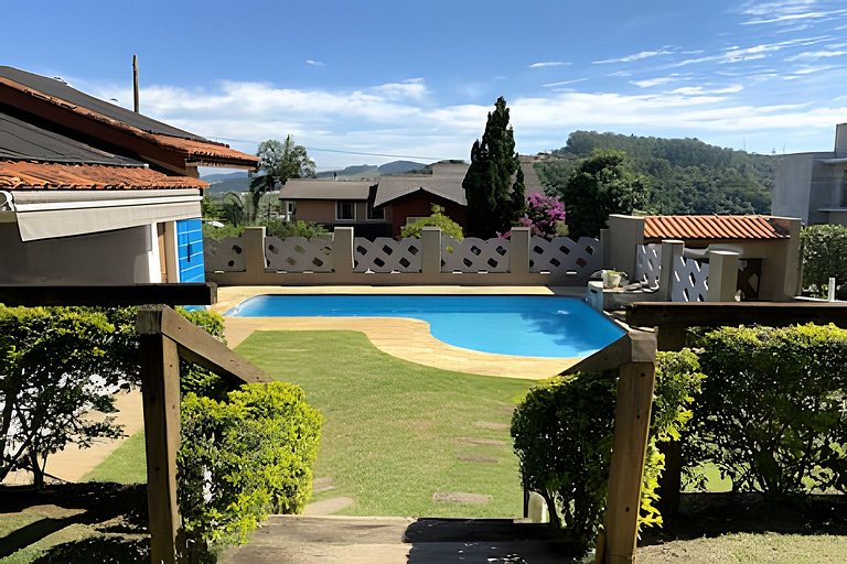 Piscina, Churrasqueira e Lareira em cond, 1h de SP