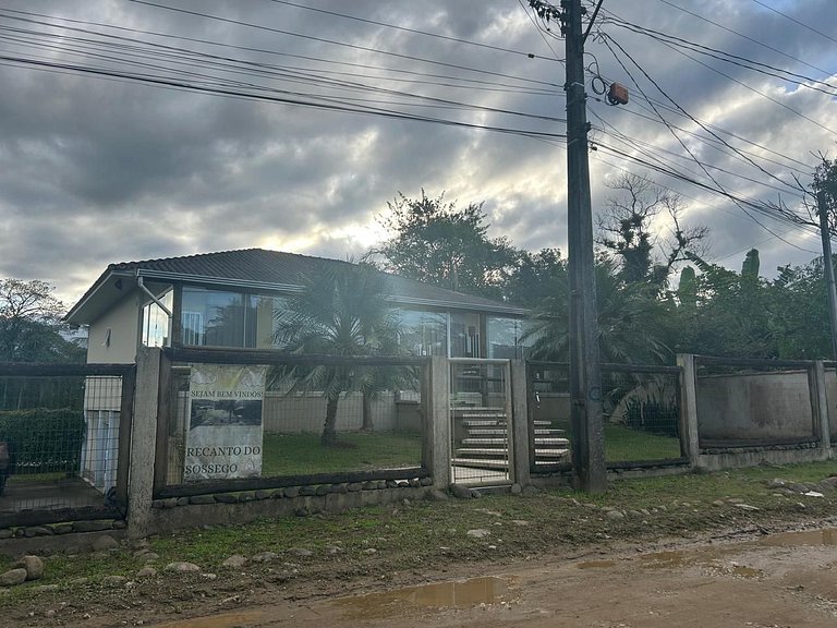 Recanto do Sossego!Com PISCINA grande e Playground