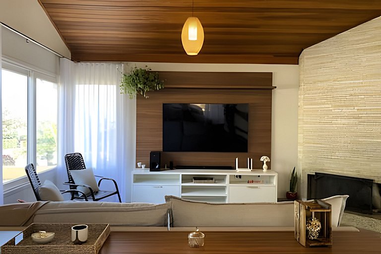 Refúgio com piscina, lareira e conforto – 1h de SP