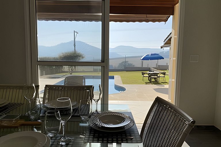 Refúgio com piscina, lareira e conforto – 1h de SP