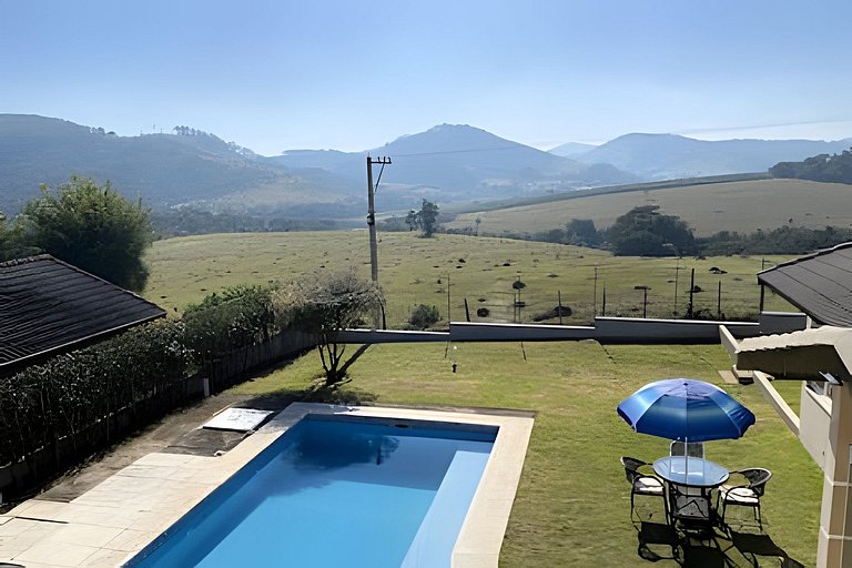 Refúgio com piscina, lareira e conforto – 1h de SP