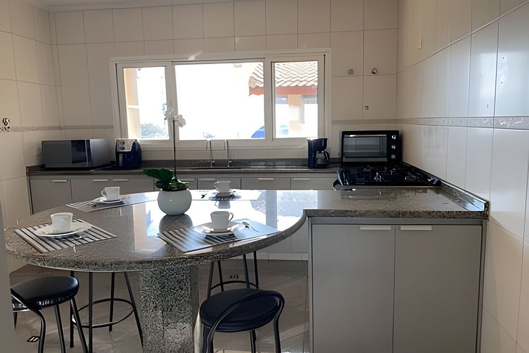Refúgio com piscina, lareira e conforto – 1h de SP