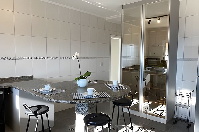 Refúgio com piscina, lareira e conforto – 1h de SP