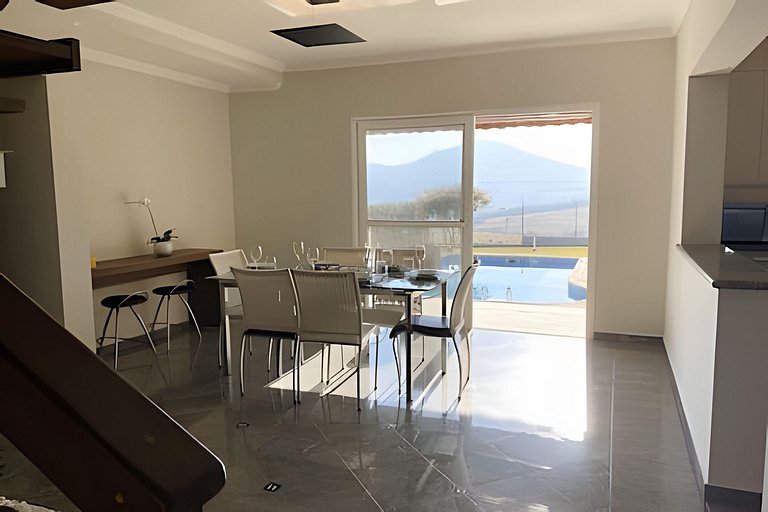 Refúgio com piscina, lareira e conforto – 1h de SP