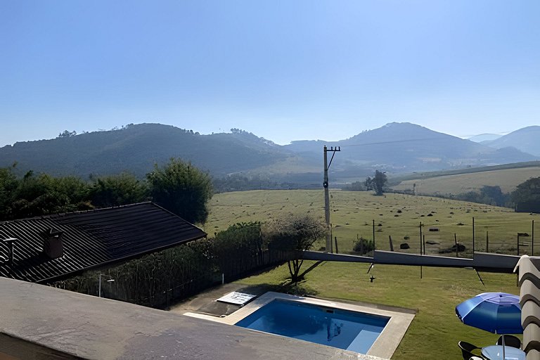 Refúgio com piscina, lareira e conforto – 1h de SP