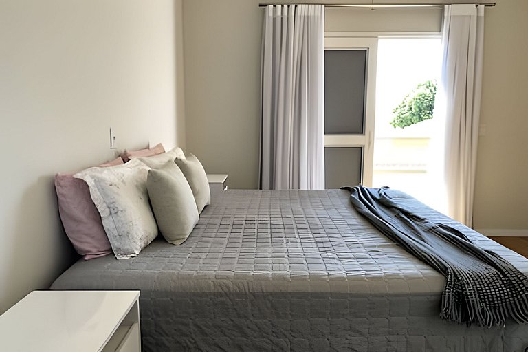 Refúgio com piscina, lareira e conforto – 1h de SP
